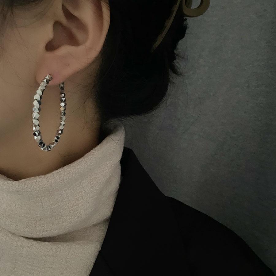 Boucles d'oreilles créoles argentées uniques pour femmes haut de gamme 2022