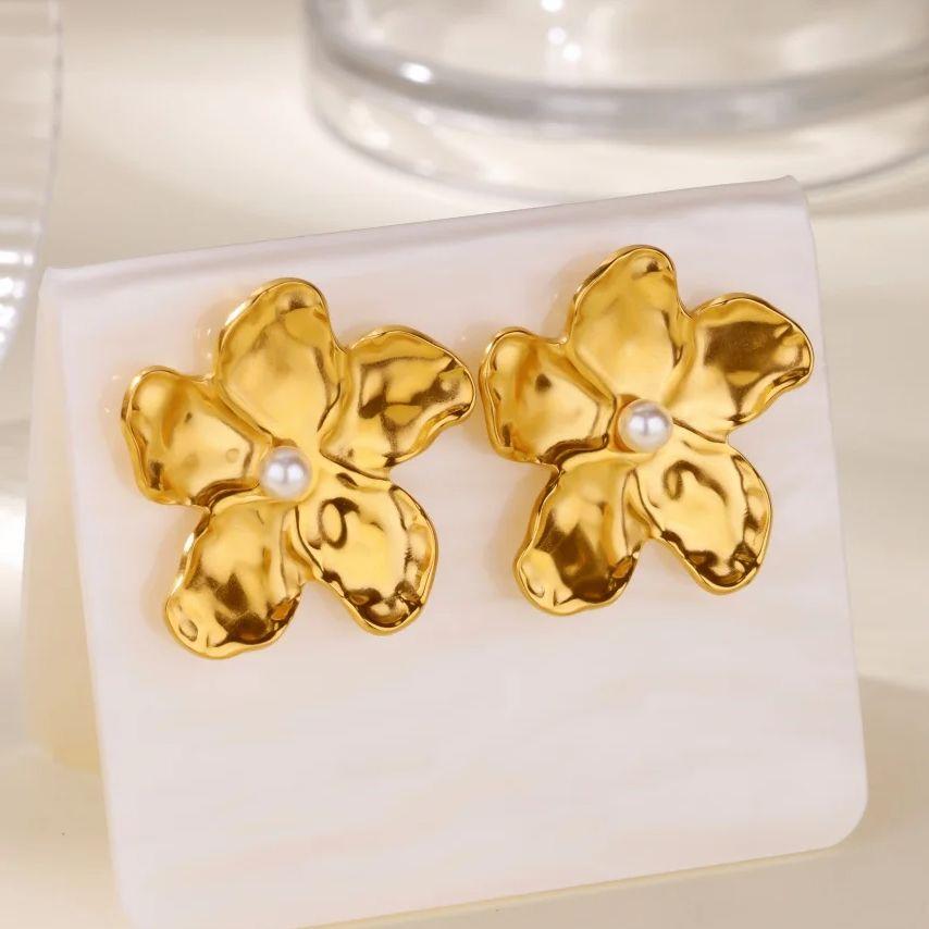 Flower Stud Earrings for Women Girls Imitation Pearl Stainless Steel Earrings Vintage Luxury Floral Piercing Ear Jewelry Aretes