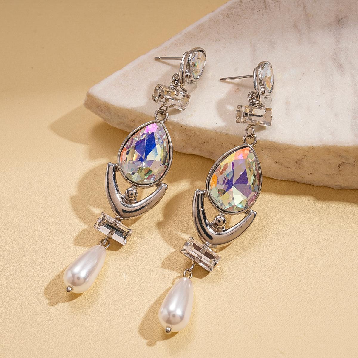 Diamond imitation pearl geometric water drop earrings fashion niche personality light luxury earrings