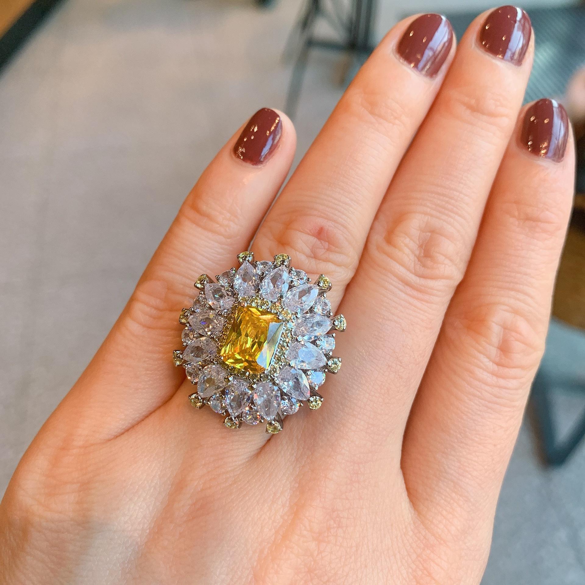 

Живая S925 Серебряная игла Популярные имитационные ювелирные аксессуары, Золотые бриллианты Мода Женщины