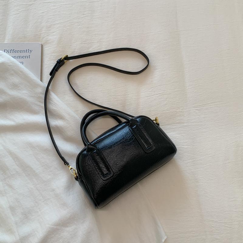 

Корейская версия модной простой повседневной портативной сумки для поездок на работу женская 2025 новая ретро сумка через плечо, сумка-мессенджер, сумка-боулинг