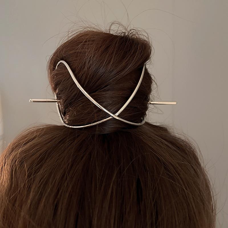 Fashion Leaf Ponytail Fixed Hairpin Hair Stick Minimalist Hair Accessories Hollow Bun Holder Cage for Women Hairwear Jewelry