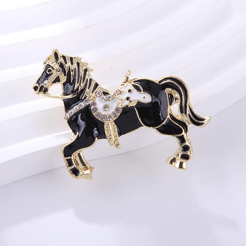 1Pc Horse Brooch Simple Alloy Exquisite Diamond Gift Metal Brooch Clothing Decoration