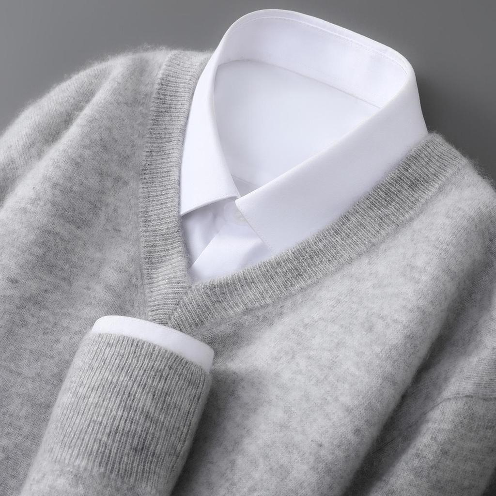Men's 100% Wool V-neck Loose Fit Plain Pullover Sweater for Autumn/Winter.