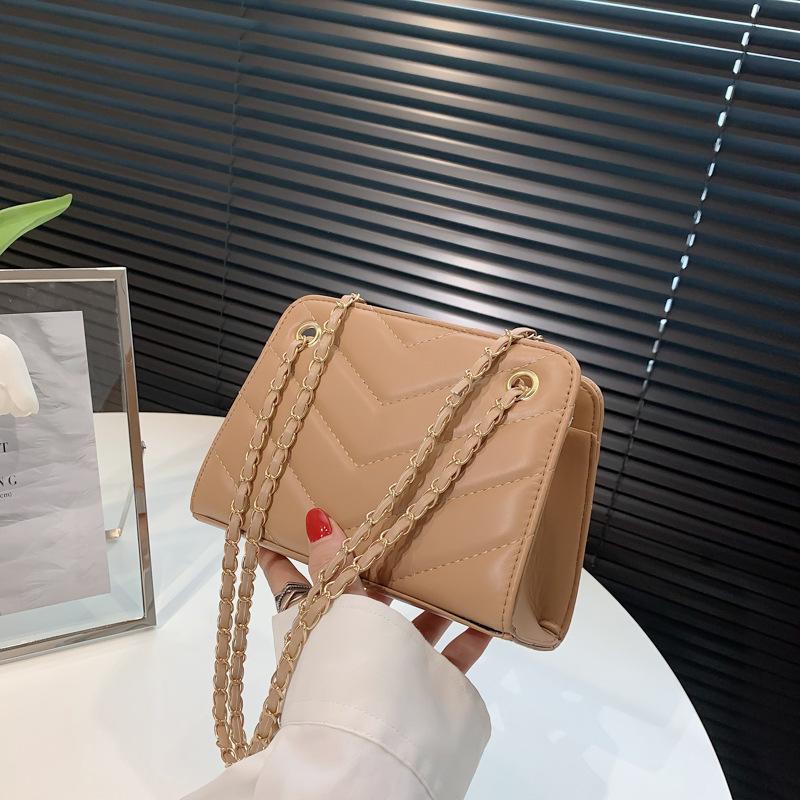 

Сумка жіноча 2024 осінь нова мода простий темперамент трендова ins вишивка ниткою маленька квадратна сумка текстурна ланцюжок сумка-месенджер хакі