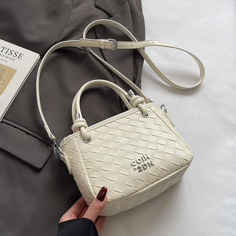 Trendy Design Sense Woven Pattern Portable Bucket Bag Women's Leisure Commuting Niche Personality High Sense Messenger Bag