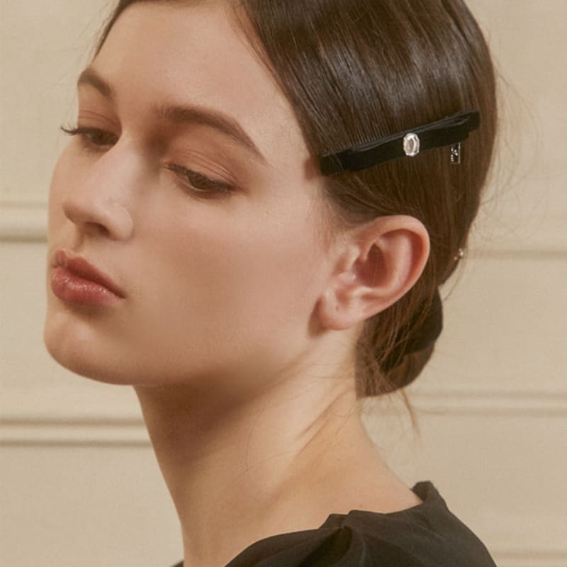 

Jean Paul Clarisse Velvet Crystal Side Clip JP-24-462CC black