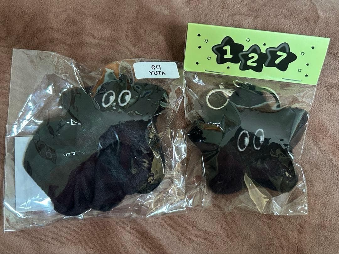 [USED] Final price: NCT127 THE MOMENTUM Yuta scrunchie and pull-up bandage (2 items)