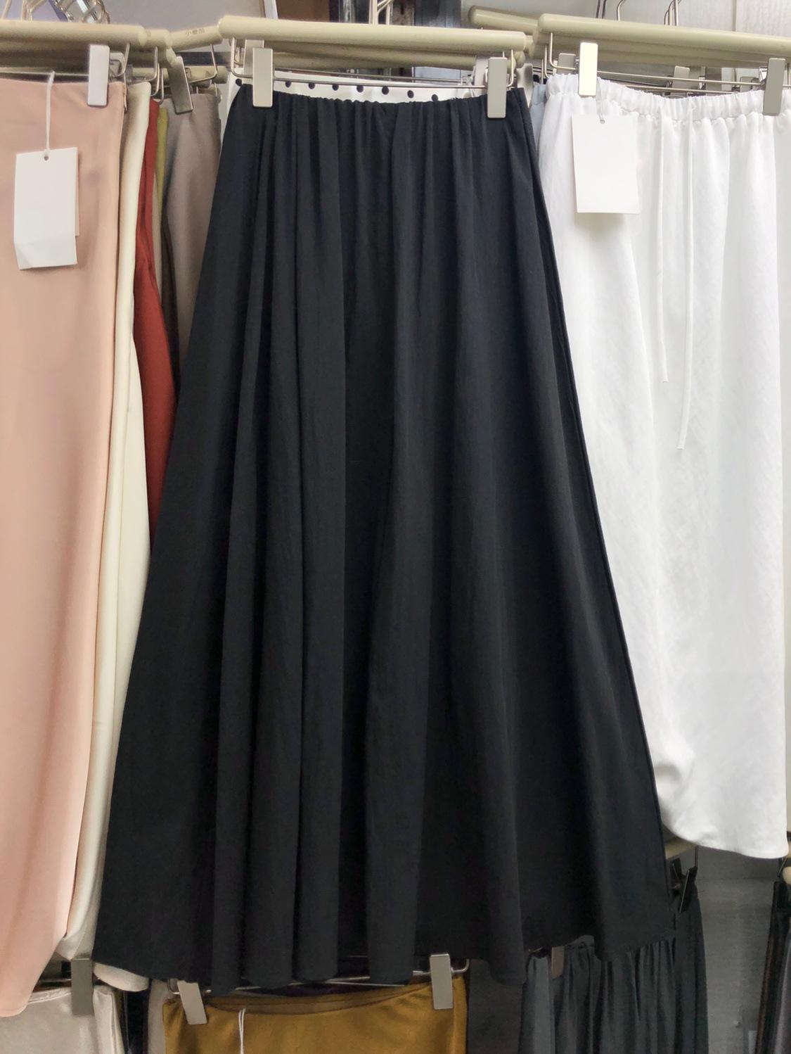 

2025 весна ленивый ветер однотонная юбка маятникового А-образного силуэта юбка женская Han Fan простая плиссированная драпировка универсальное платье average size