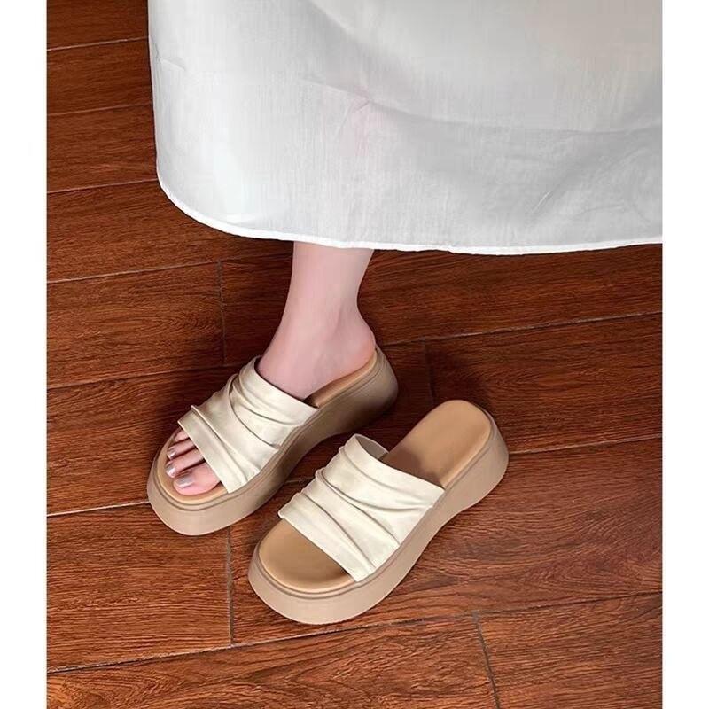 Thick-soled heightened wrinkled leather one-word slippers women's summer wear 2025 new models with skirts, muffin soles, sandals