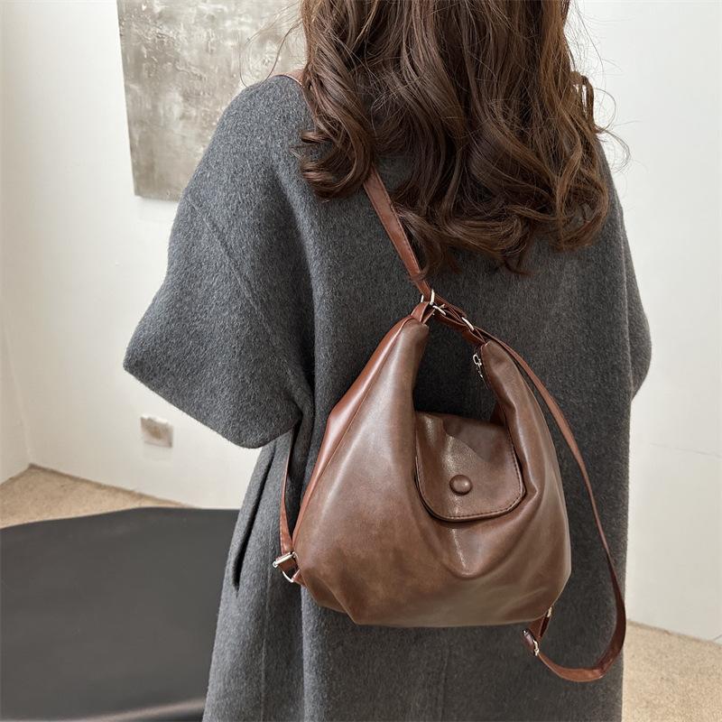 Vintage underarm tote bag female college student class commuter shoulder bag 2025 autumn and winter niche casual women's bag black