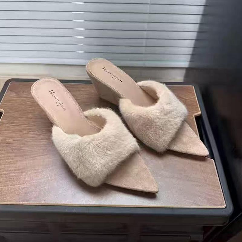 Premium French casual pointed-toed fluffy slippers high-heeled slippers 2025 new autumn and winter fashion wedge slippers