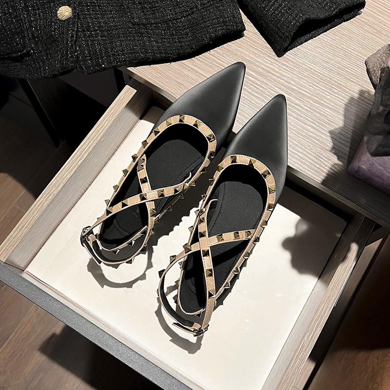 Mode Platte Damesschoenen 2025 Nieuw Lente Herfst Model Puntige Kruisbandjes en Geklonken Ding Dames Plus Maat Damesschoenen