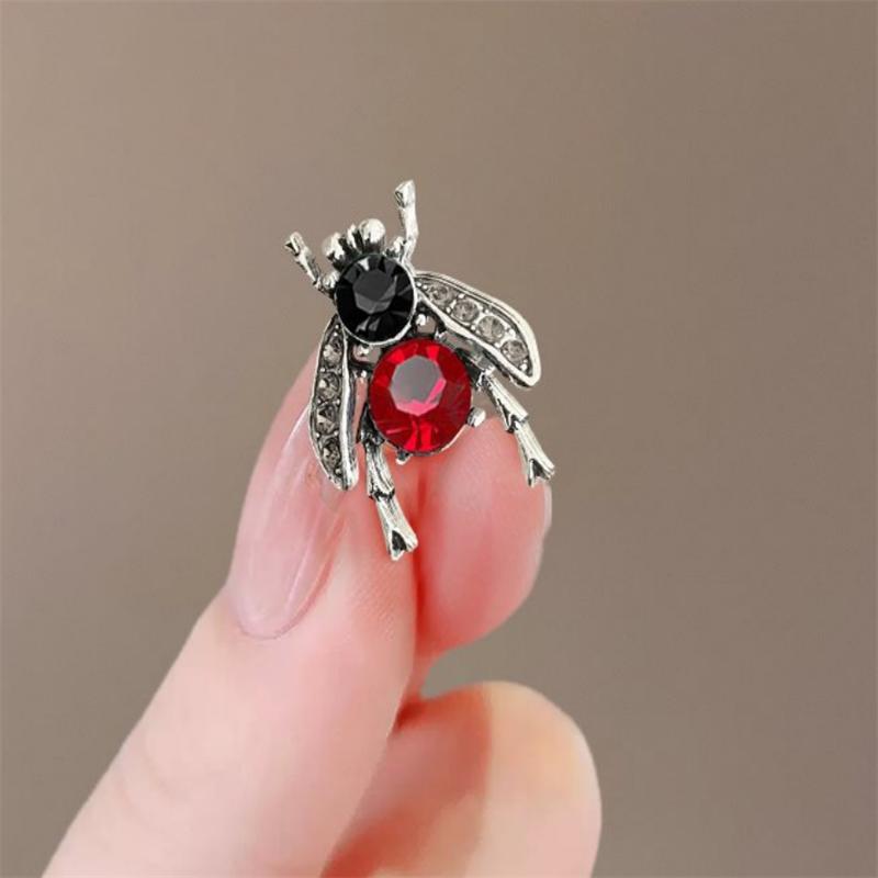 

Vintage Rhinestone Bee Brooch for Women Men Cute Little Bee Insect Metal Lapel Pins Coat Suit Corsage Party Jewelry Accessories