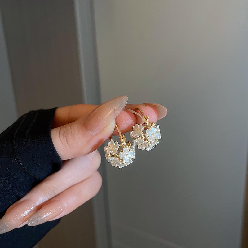 Double-Sided Silver Needle Pearl & Diamond Stud Earrings - Korean Cold Style for Women