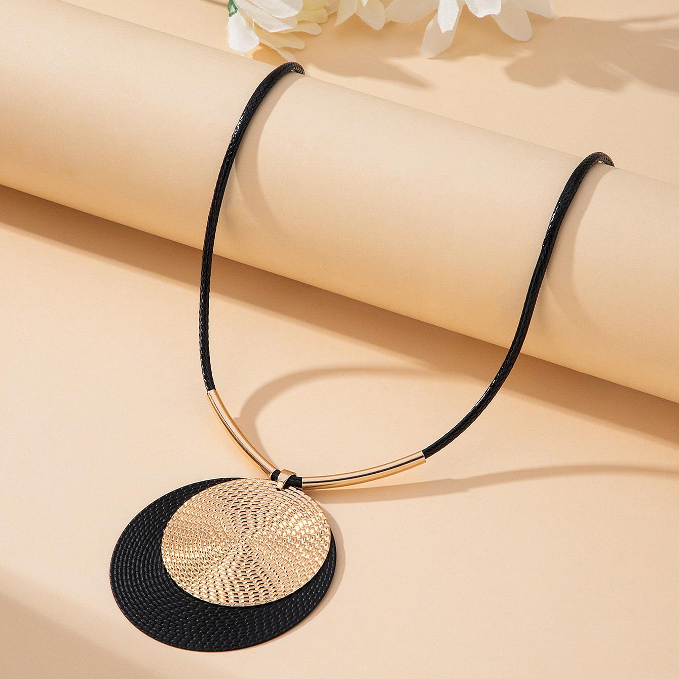 

Round Necklace Women s High Sense Light Luxury Fashion New Pendant Neck Chain