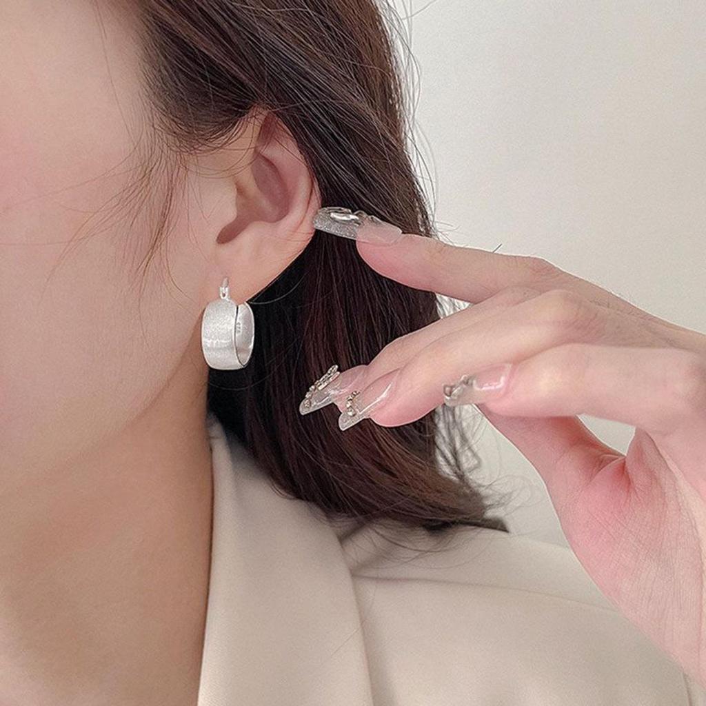 Retro European & American Hoop Earrings: Stylish Everyday Ear Cuffs for Women