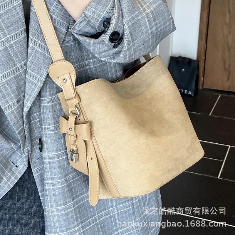 Suede Retro Matte Small Bag Women's 2025 New Fashion Simple Shoulder Messenger Bag Portable Bucket Bag