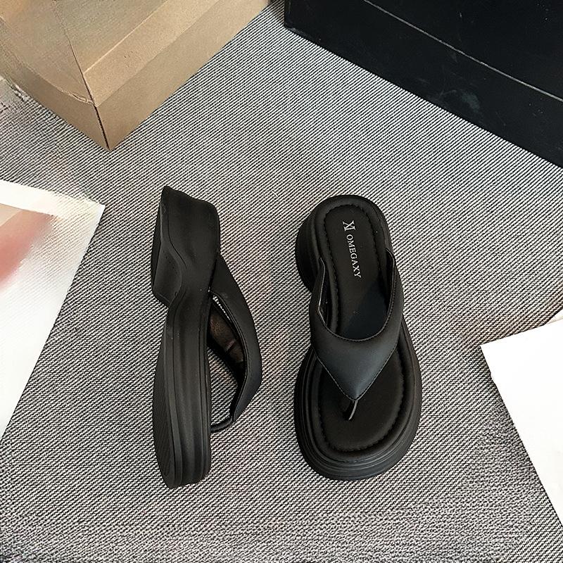 New Thick-soled Fashionable Women's Shoes Anti-slip Beach Sandals and Slippers