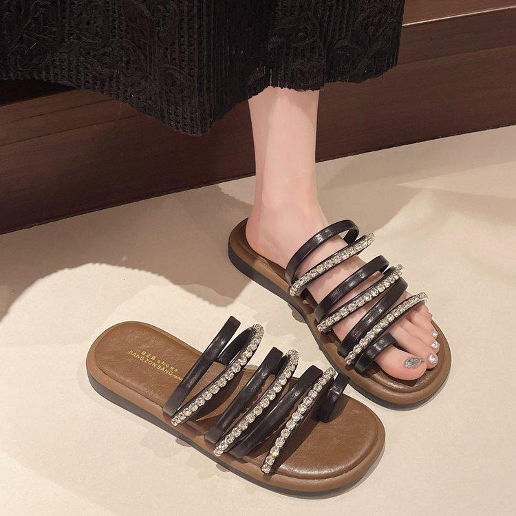 Korean version of the toe cool slippers women's 2025 summer new wear fashion flat-bottomed fairy wind summer beach sandals