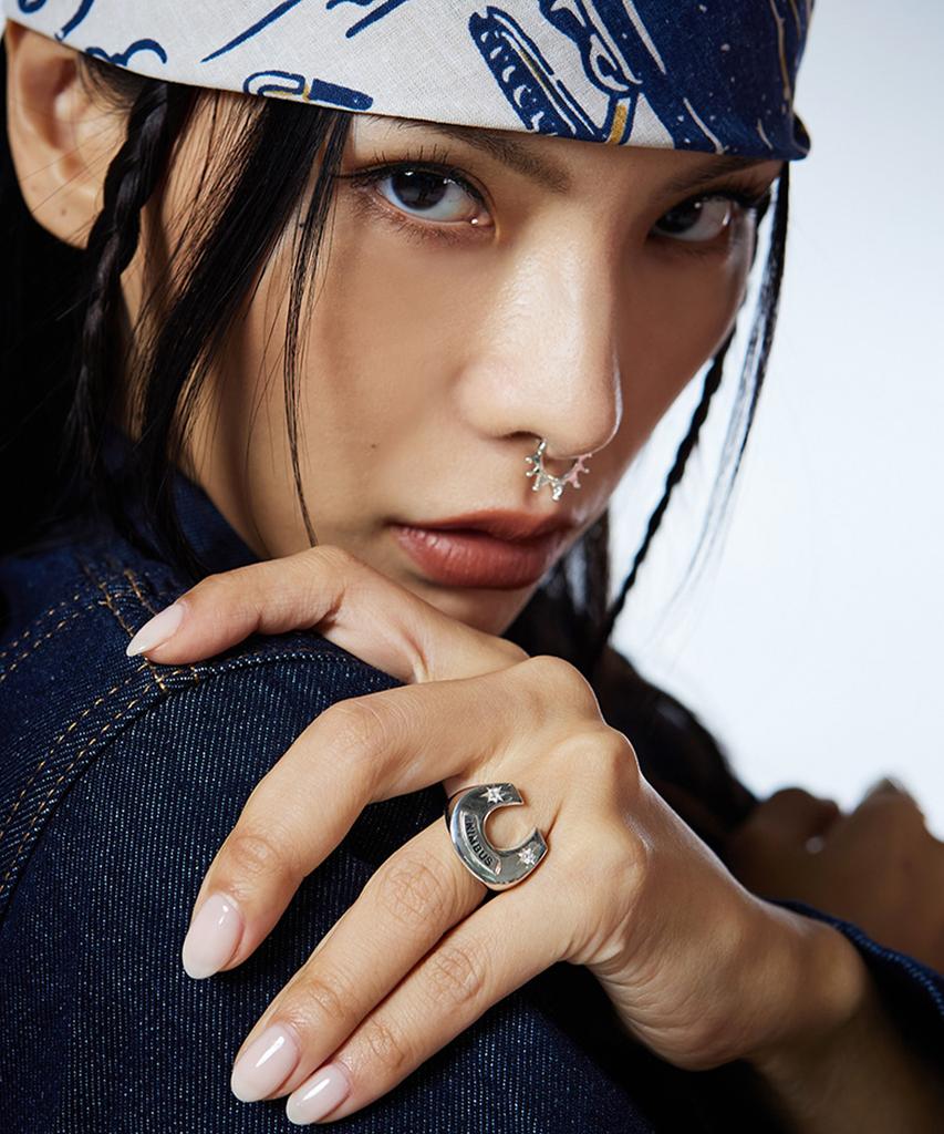 Nimbus Sparkle Horse Shoe Ring (Large)