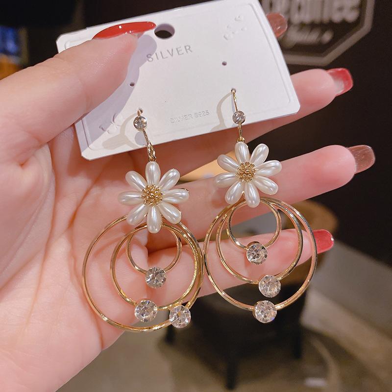 Retro light luxury pearl flower fashion earrings femininity high sense atmosphere stud earrings versatile personality earrings