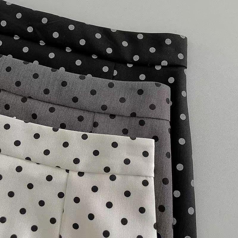 Modă Toamnă 2024 Fustă Midi A-line Albă cu Buline, cu Talie Înaltă și Tiv în Trepte