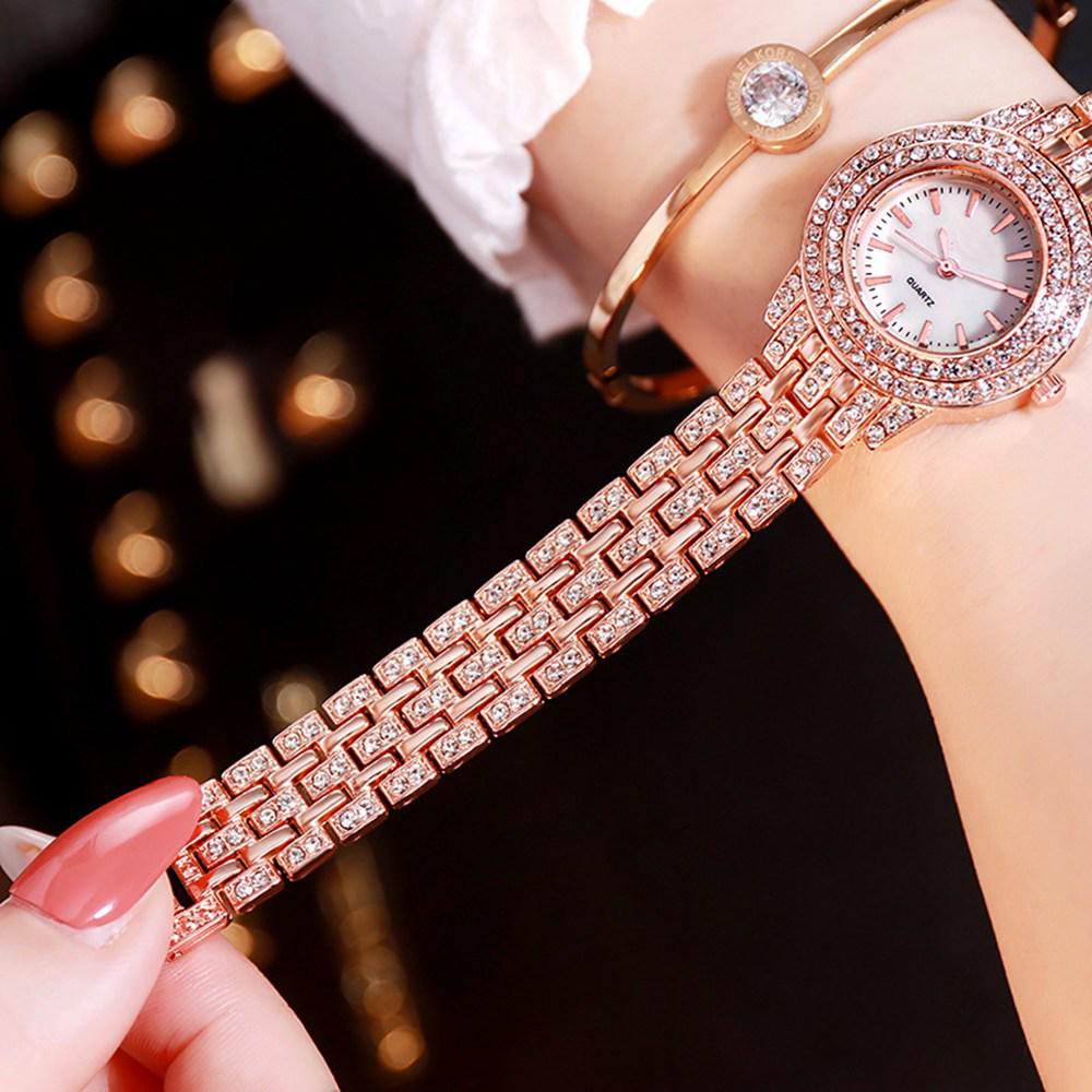 Trendy Women's Starry Steel Band Diamond Wristwatch