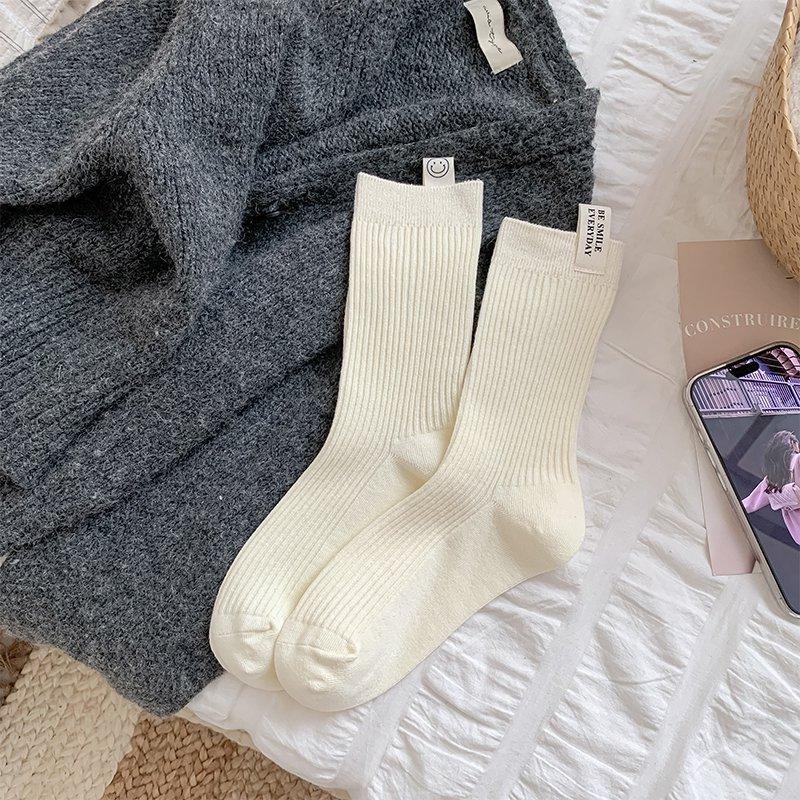 White Thick-lined Letter-labeled Socks for Women with Flanged Smiling Faces, Mid-calf Pile Socks, Autumn and Winter Couple Socks for Men and Women