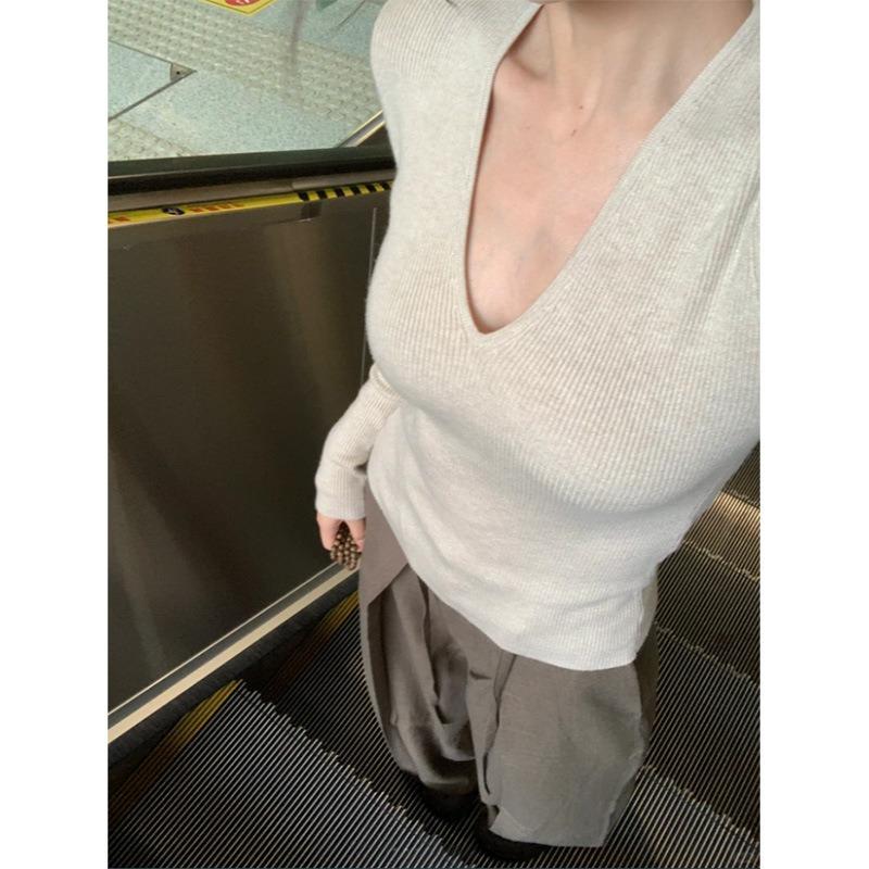 Figurbetontes V-Ausschnitt-Unterhemd für Damen Frühherbst Pure Desire mit schickem Pullover Langärmeliges Strickoberteil