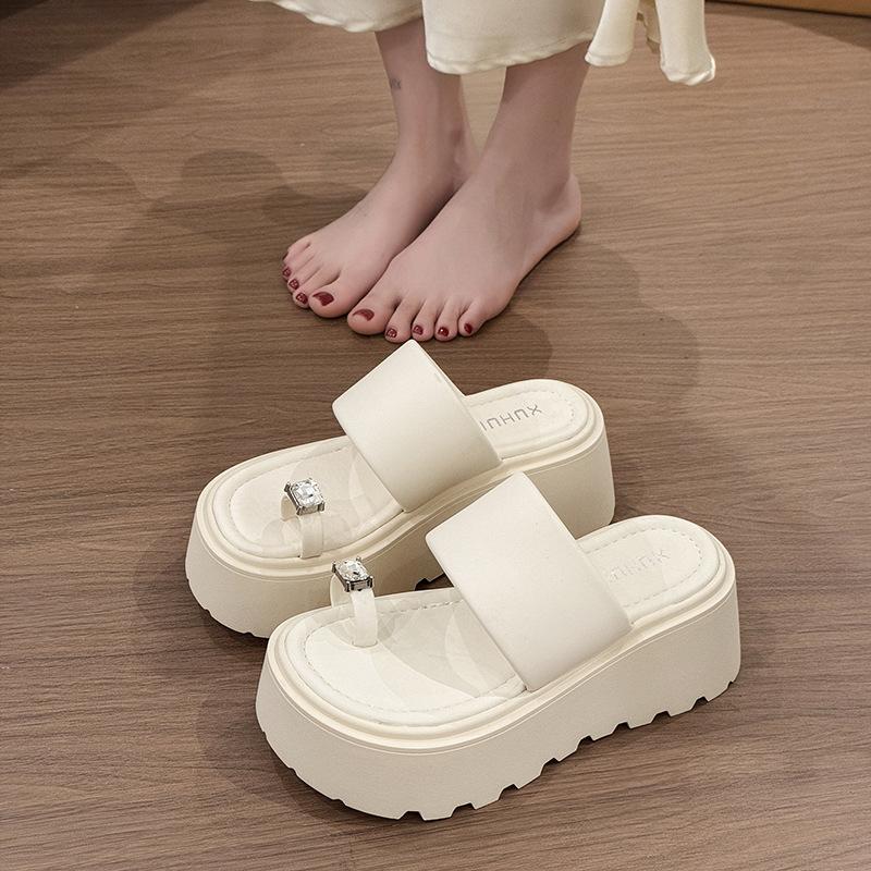 Premium silver rhinestone toe slippers women's summer wear 2025 new small height-increasing platform beach shoes
