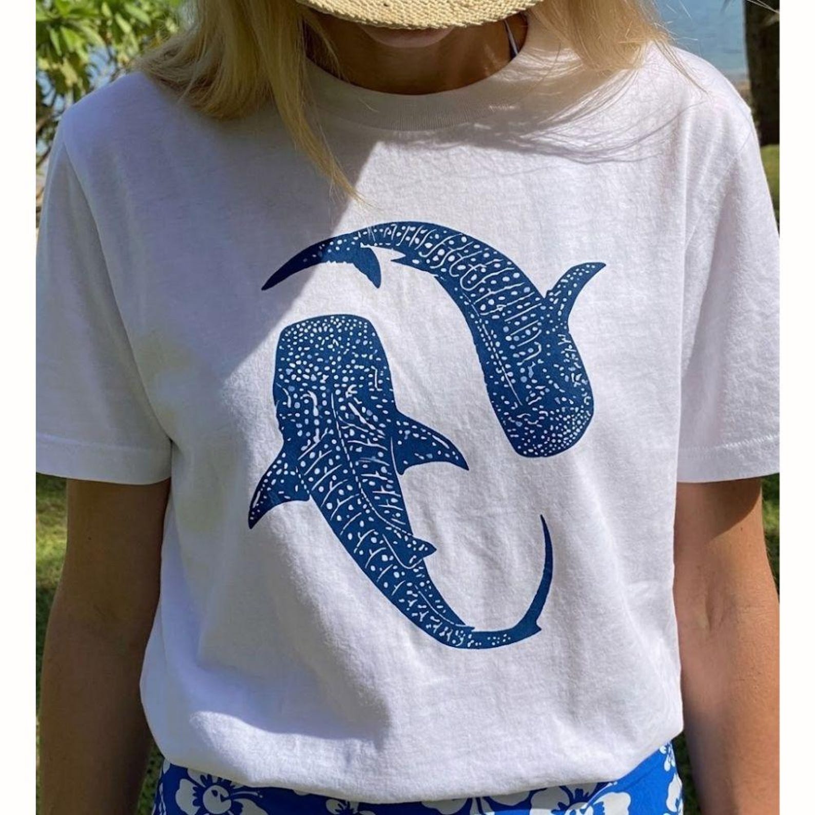 Whale Shark Graphic Tee, Ocean Marine Life Unisex Cotton Shirt L