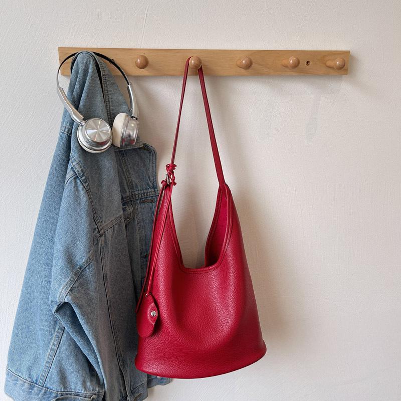 Korean Version of the New Personalized Armpit Bag High Value Women's Niche PU Simple Fashion Bucket Bag Women's Shoulder Bag