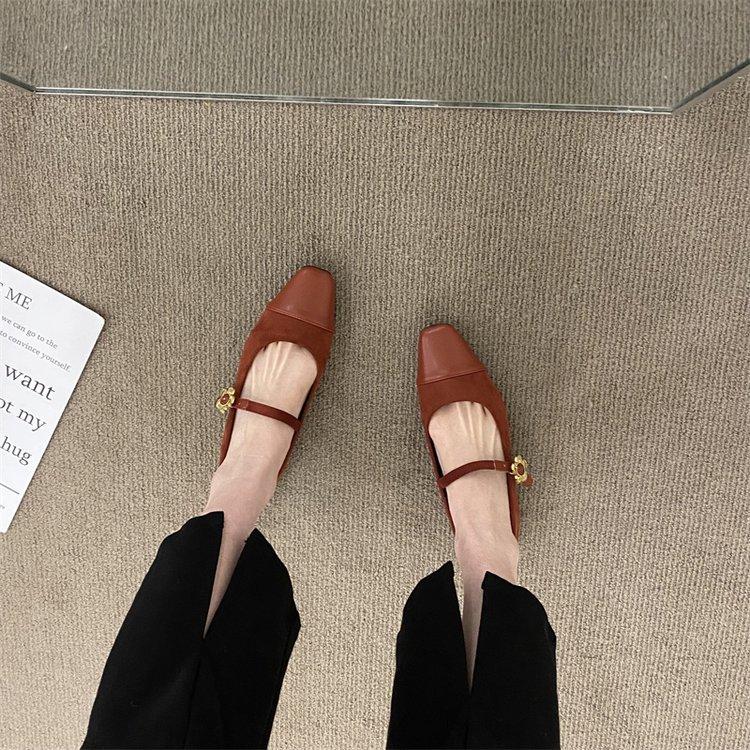 

Французские туфли Xiaoxiangfeng с квадратной головкой и плоской подошвой, женские вечерние туфли с мягкой подошвой, новинка 2025 года, туфли Mary Jane с неглубоким воротом 35 красный