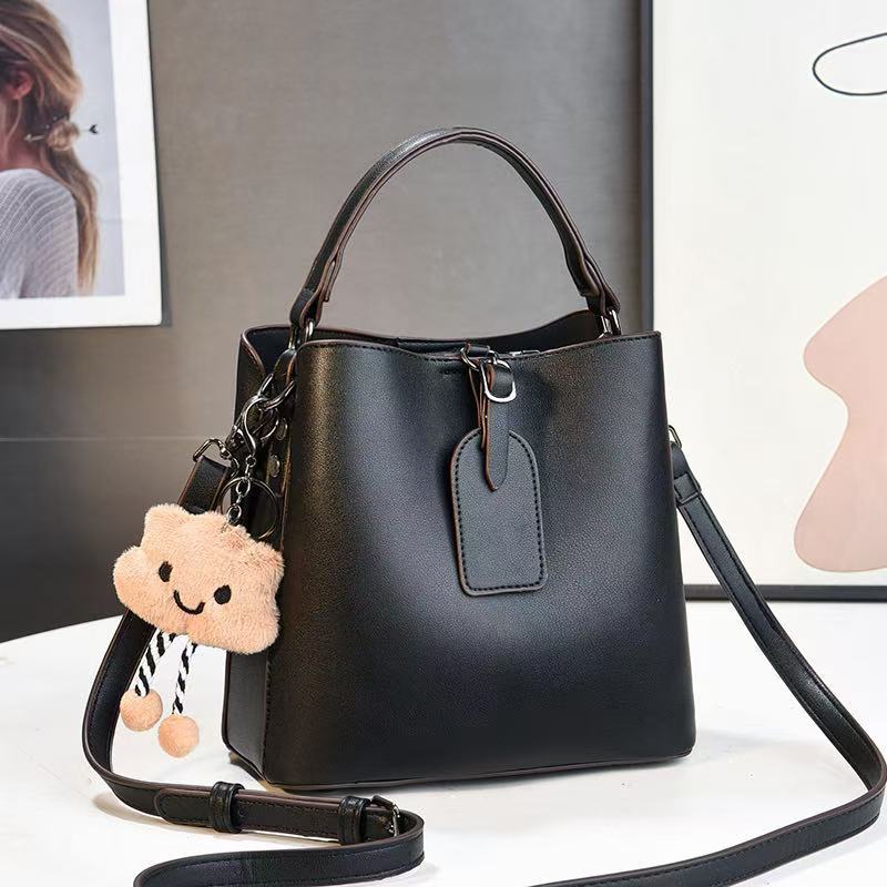 

Bucket bag plush pendant shoulder bag handbag solid color texture women s bag 19*12*19 чёрный
