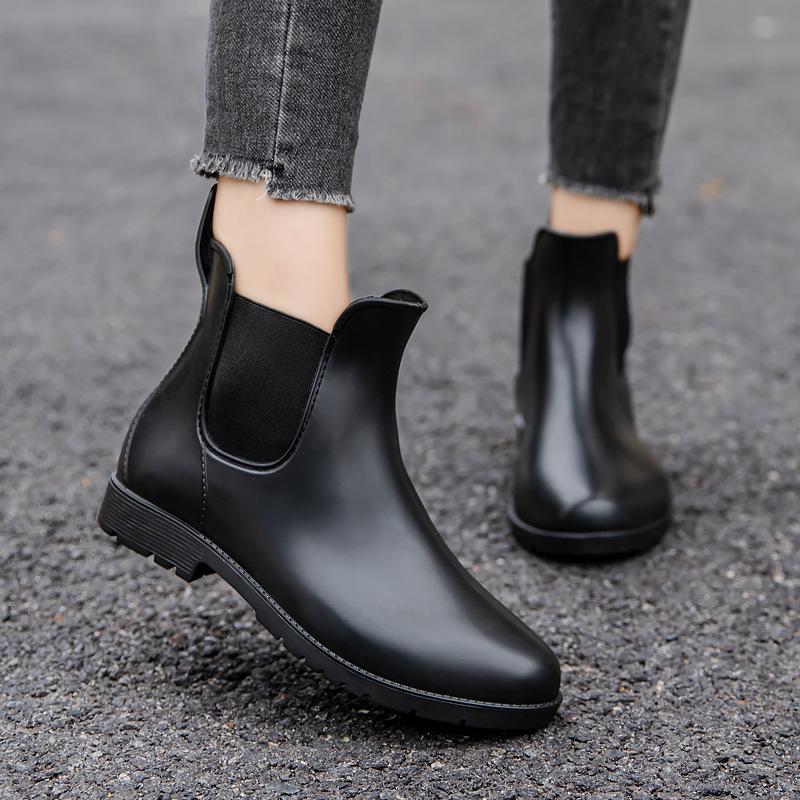Factory direct sales of new rain shoes women's fashion outer wear rubber shoes adult water shoes waterproof overshoes short rain boots