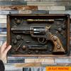True Man Toys Vintage Metallblechschild 12x8 Zoll Revolver Zahnräder Design für Man Cave Bar Wanddekoration