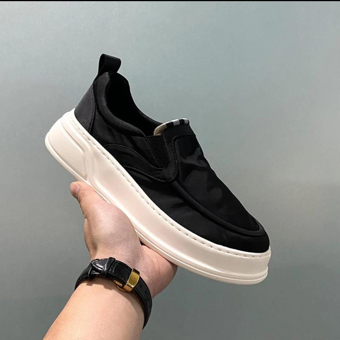 

2025 весна и лето универсальные модные мужские парусиновые дышащие спортивные и повседневные кеды на одной педали, ленивые рабочие мужские туфли 44