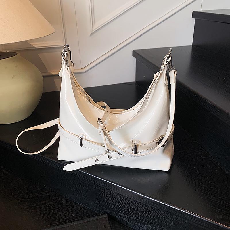 Premium Retro Underarm Bag Women's New Fashion Commuter Shoulder Bag Niche Commuter Messenger Bag