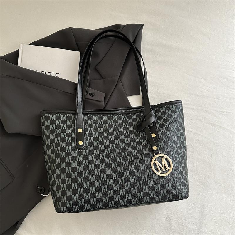 Large-capacity Bag Women's 2025 New Spring and Summer Versatile Niche Design Class Shoulder Commuter Bag Portable Tote Bag