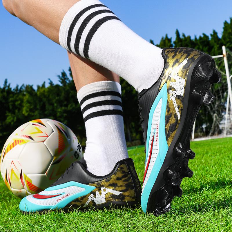New Men Soccer Shoes Training Ultralight Wholesale Breathable Unisex Football Boots Professional Indoor Futsal Drop Shipping