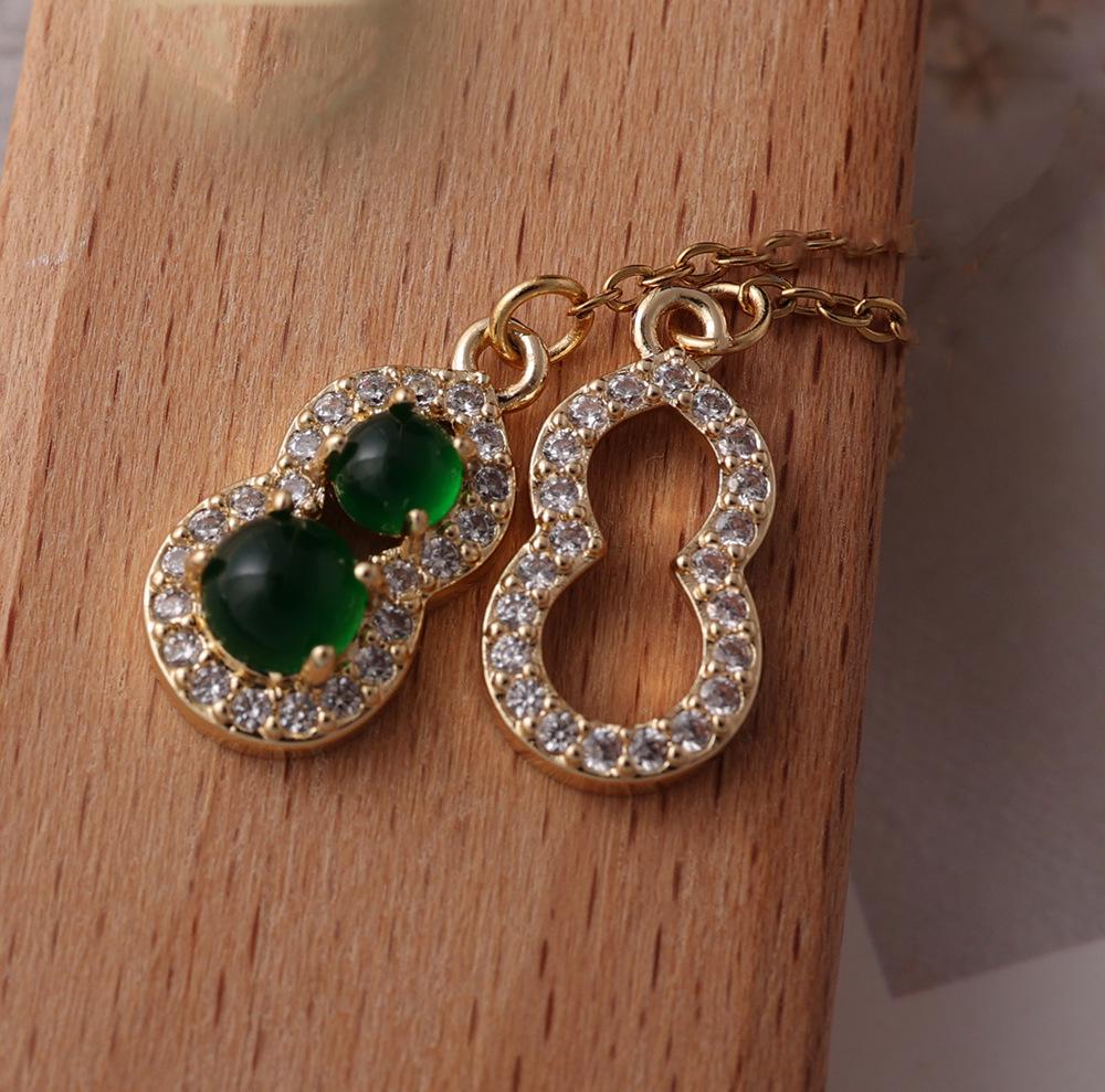 Роскошный кулон-тыква «Удача и Долголетие» с изумрудно-зеленой бусиной, украшенной бриллиантами, - Элегантный символичный аксессуар для женщин