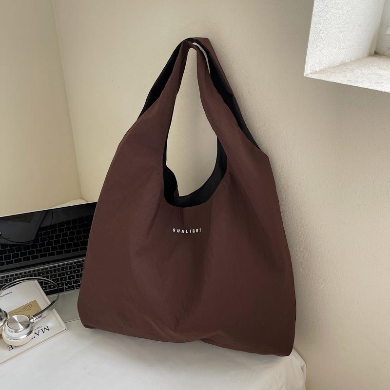 Korean version of fashion tote bag 2025 new casual large-capacity shoulder bag retro girl foreign style nylon shopping bag