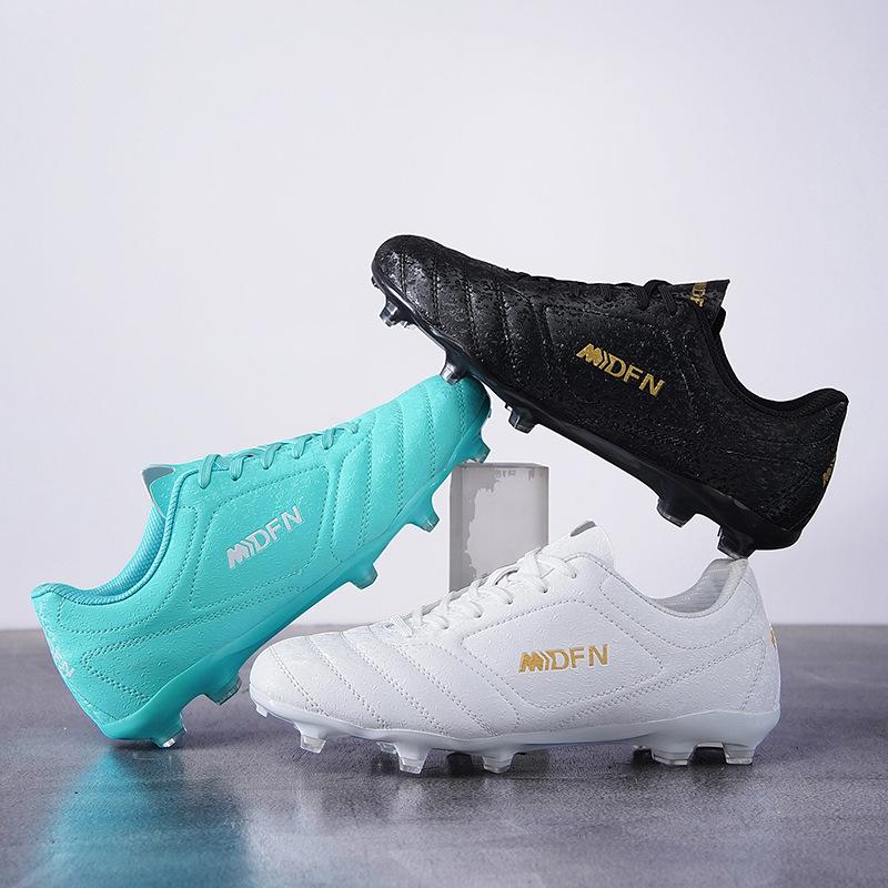 Xiyin Amazon 32-47 large size low-top football shoes, student lawn training and competition shoes are in stock.