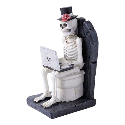 Halloween Skeleton Figure Sitting On Toilet with Laptop Horror Resins Sculpture Ornament For Party Decoration Collection