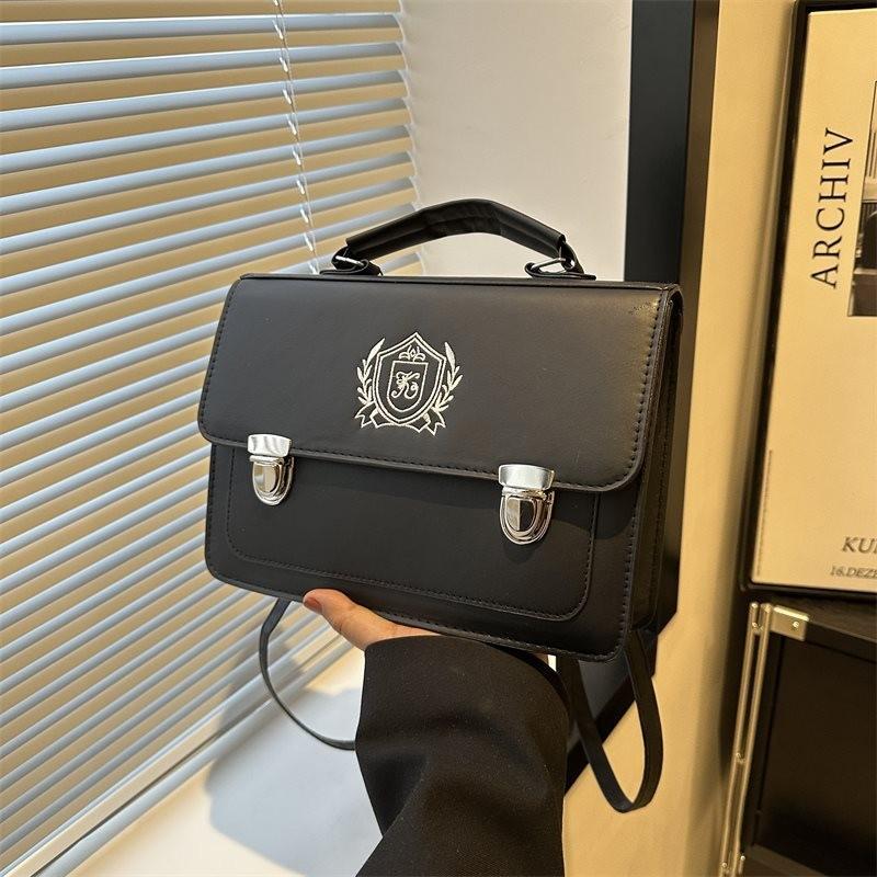 Trendy And Versatile Japanese Jk Style Large Capacity Messenger Bag In Elegant Black StyleD