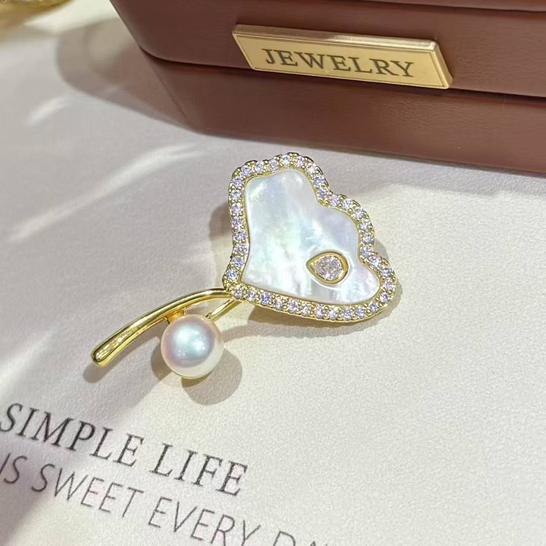 18K Gold Ginkgo Leaf Mother of Pearl Brooch Real Freshwater Pearl 2-in-1 Pendant Necklace Hypoallergenic Wedding Lapel Pin 18K Gold Plated белый