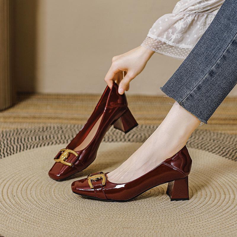 

Французские туфли на высоком толстом каблуке, не утомляющие ноги, весенне-осенние женские туфли, новые лакированные красные свадебные туфли, средний каблук, глубокий вырез, квадратный носок 34 бордовый