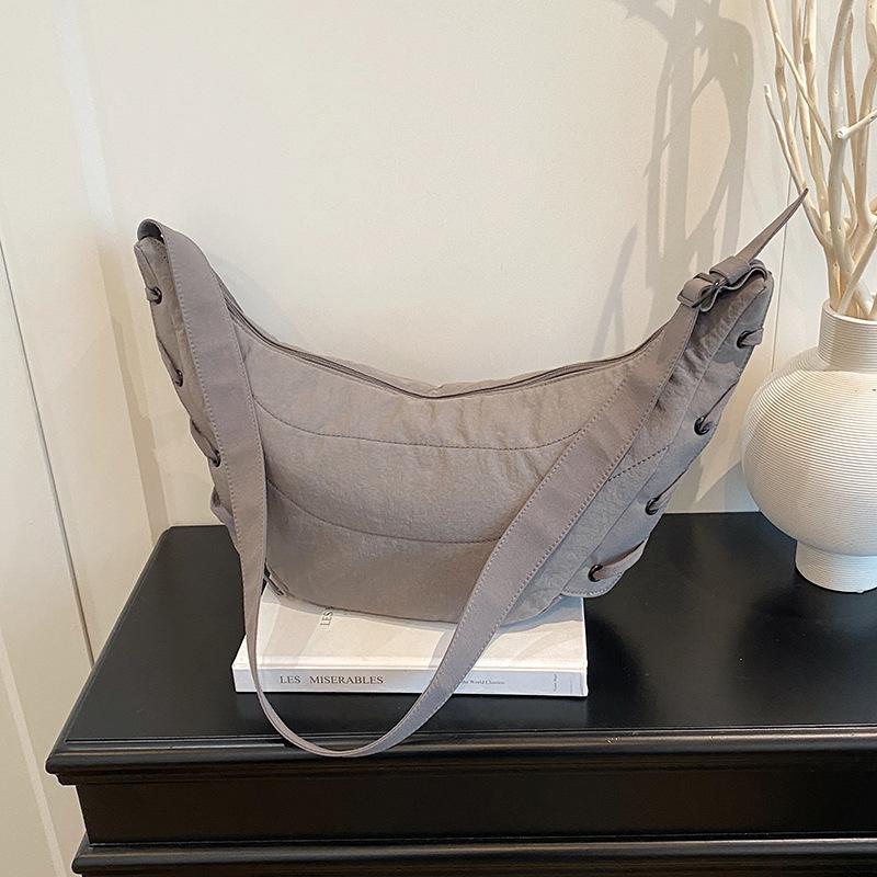 Fashion trend dumpling bag casual texture autumn and winter new large-capacity bag 2025 women's shoulder messenger bag