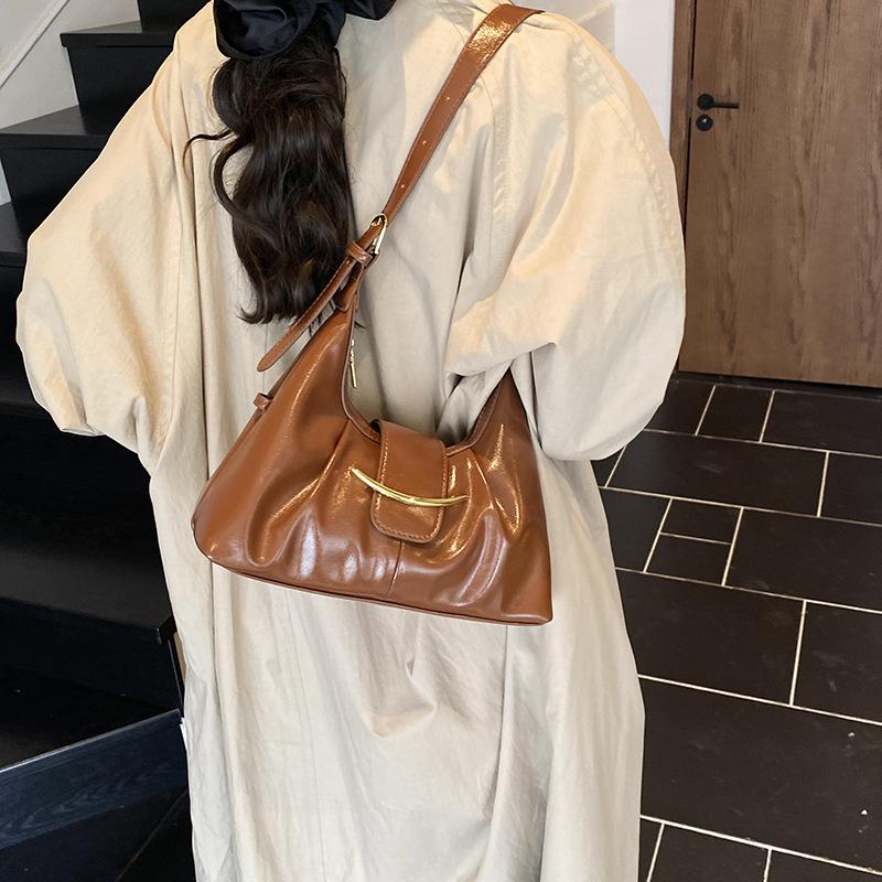 Premium texture large capacity commuter messenger bag women's new summer casual shoulder bag dumpling bag